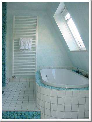 0041_d005  badewanne mit tuerkis.jpg